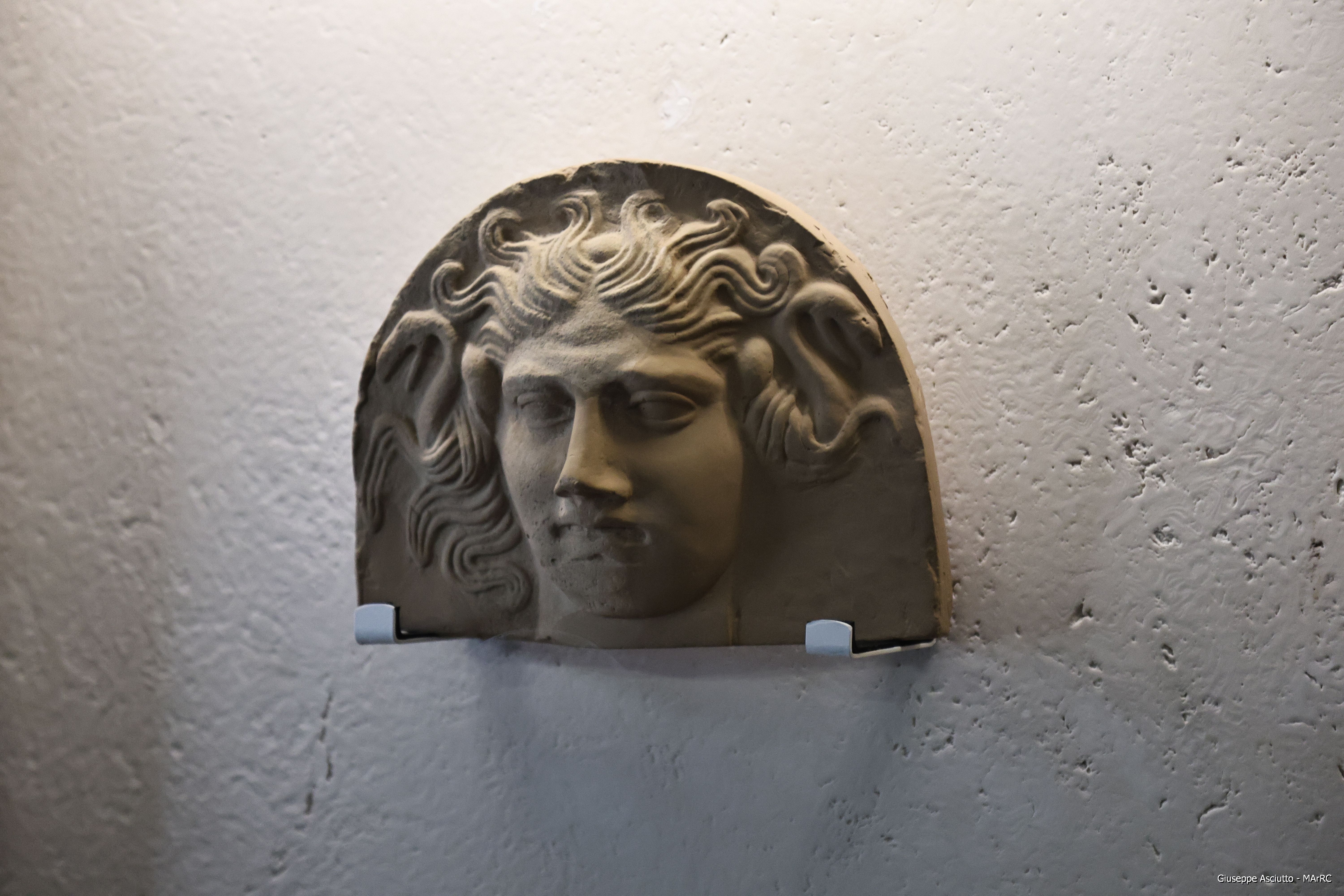 antefissa con volto di medusa museo siritide
