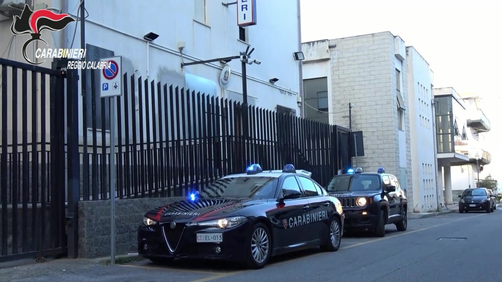 Bagnara, giovane ferito al volto da un colpo di pistola accidentale. Arrestato l’amico
