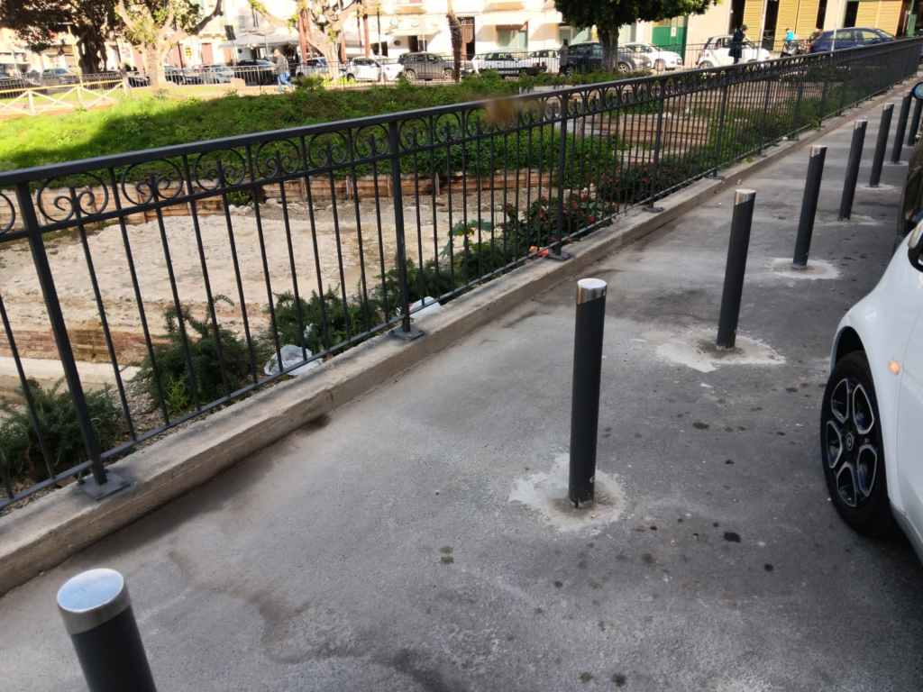 dissuasori piazza garibaldi reggio calabria ()