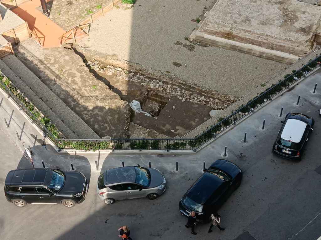 dissuasori piazza garibaldi reggio calabria ()