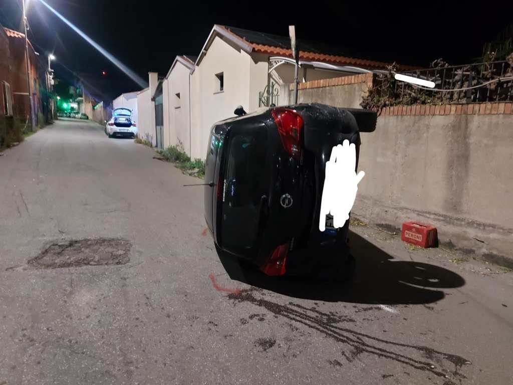 Reggio, trentacinquenne ubriaca perde il controllo dell’auto e si ribalta