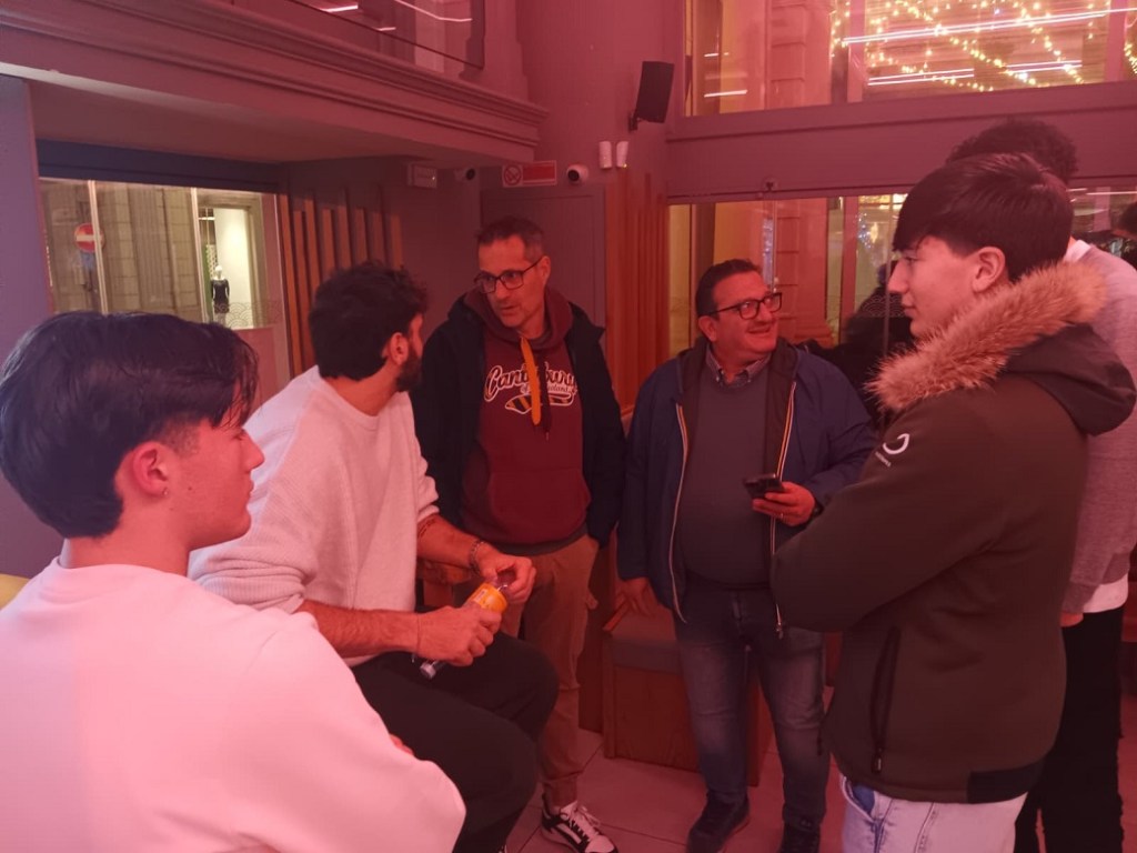 foto di gruppo natale neroarancio