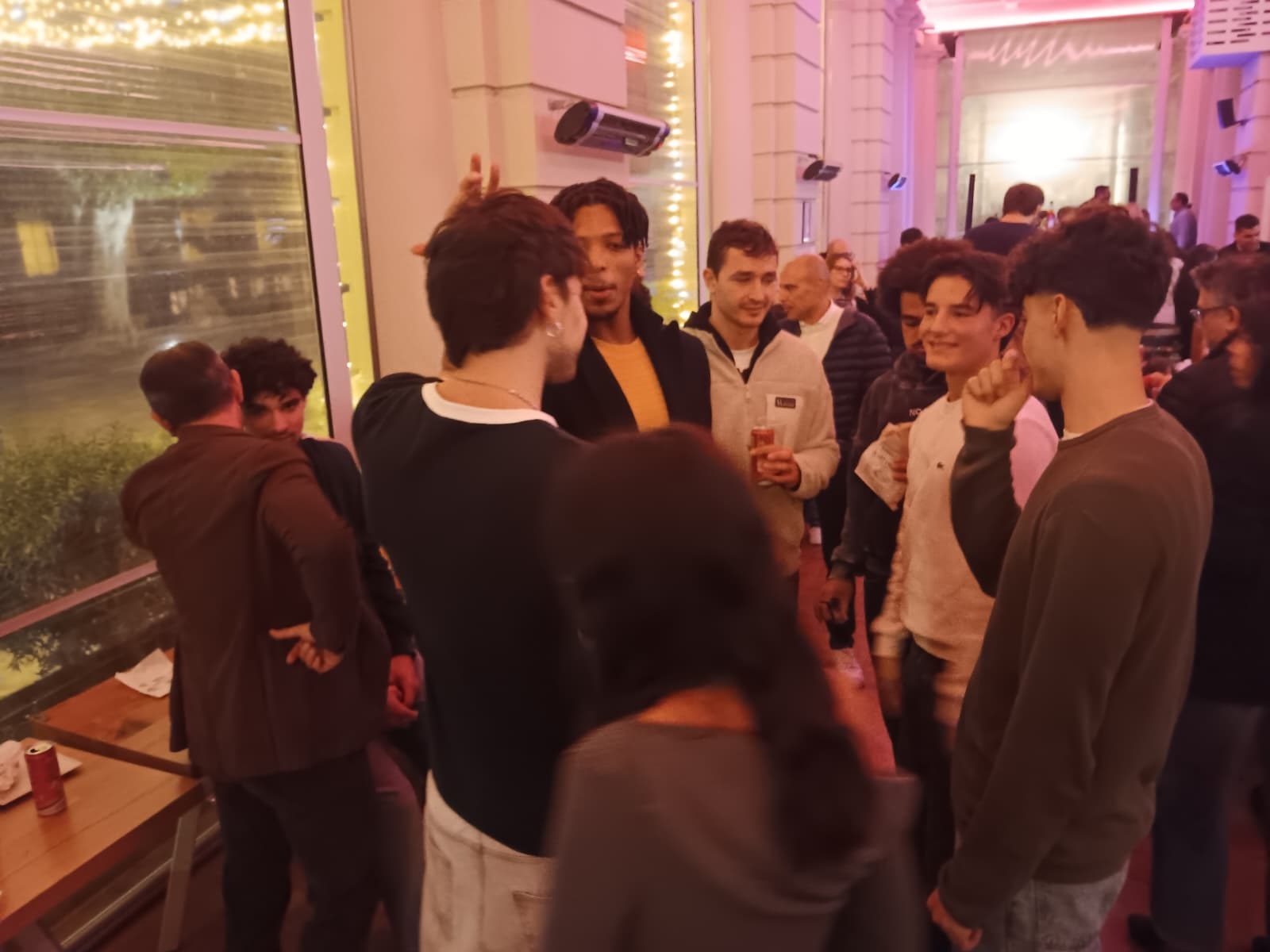 foto di gruppo natale neroarancio