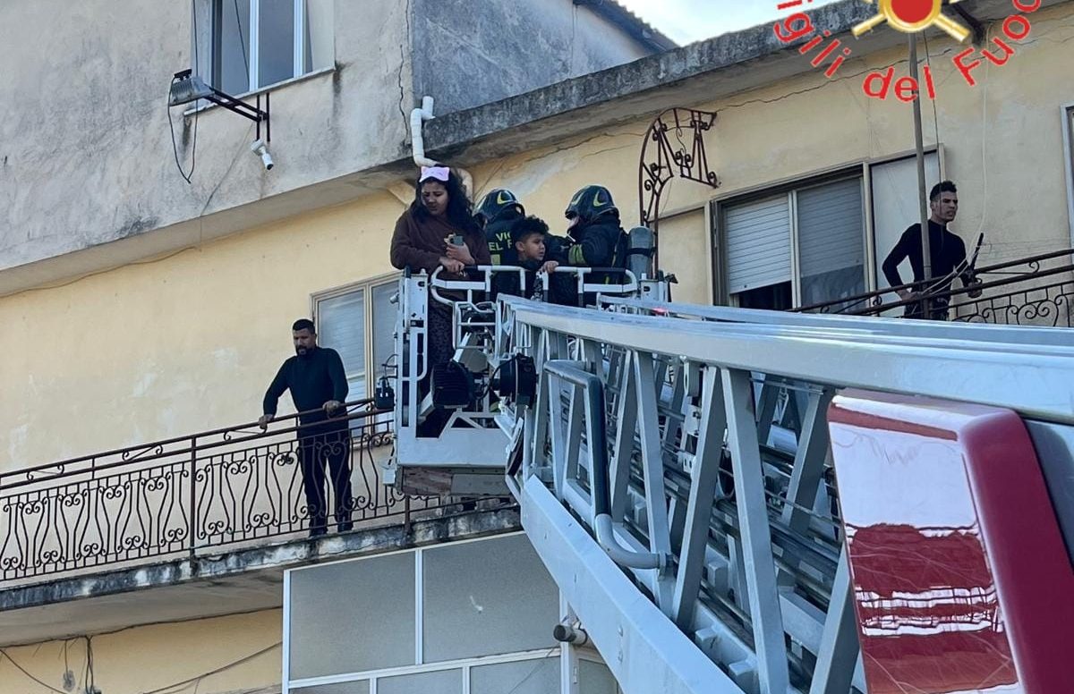 incendio deposito lamezia