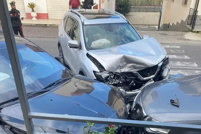 Incidente sulla SS 106, coinvolta l’auto della scorta di Gratteri: tre feriti lievi