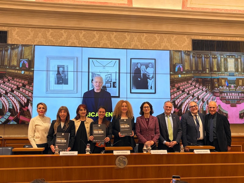 mostra gianni versace terra mater senato ()