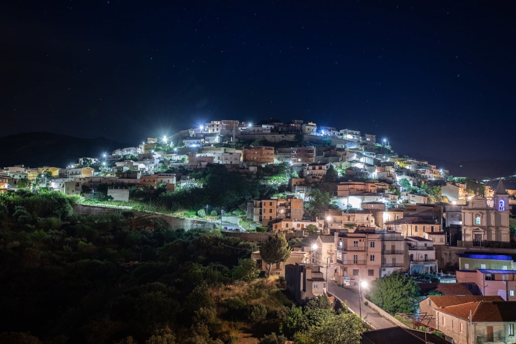 motta san giovanni notturna