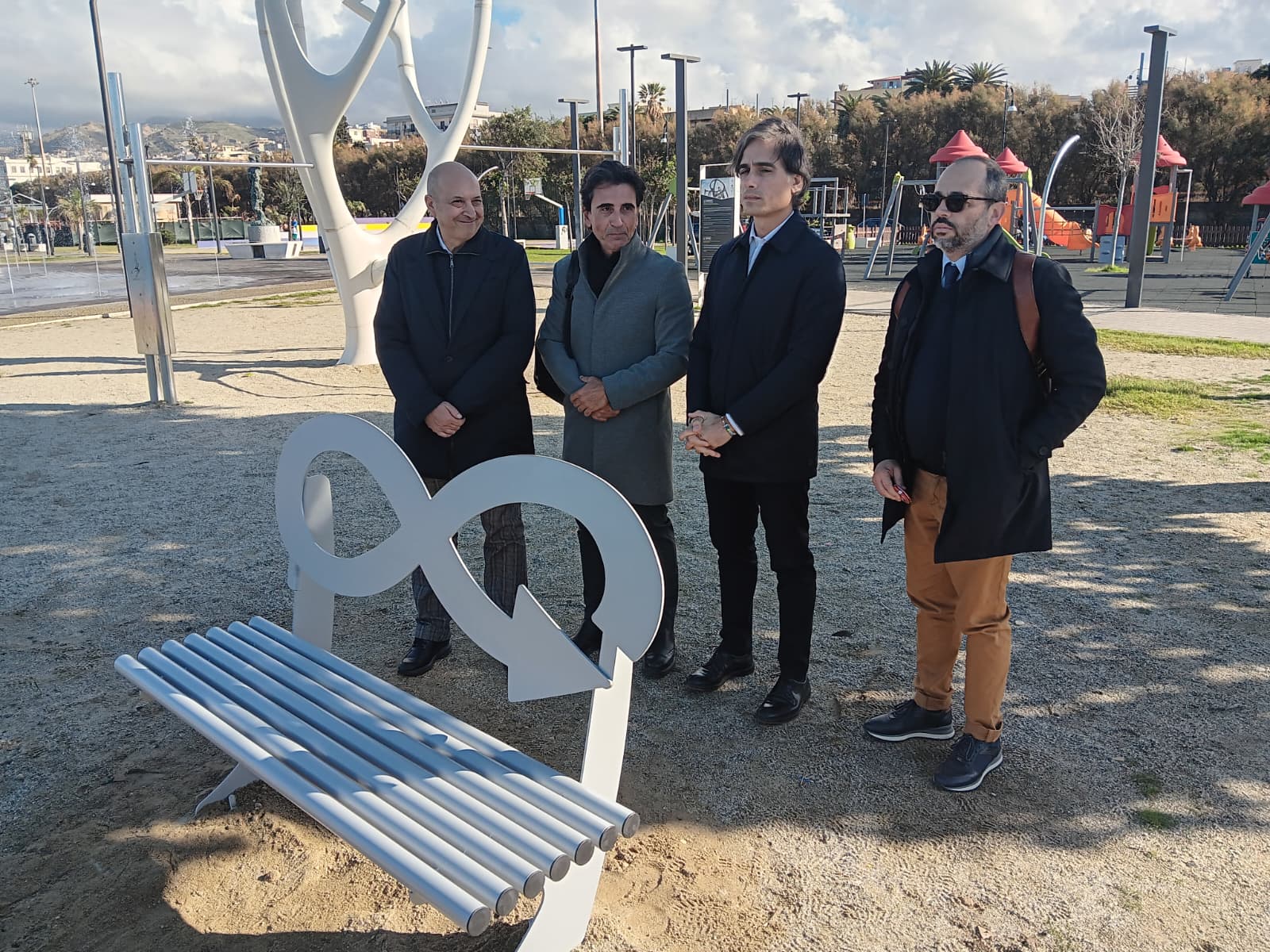 panchina steelosa tempietto reggio calabria ()