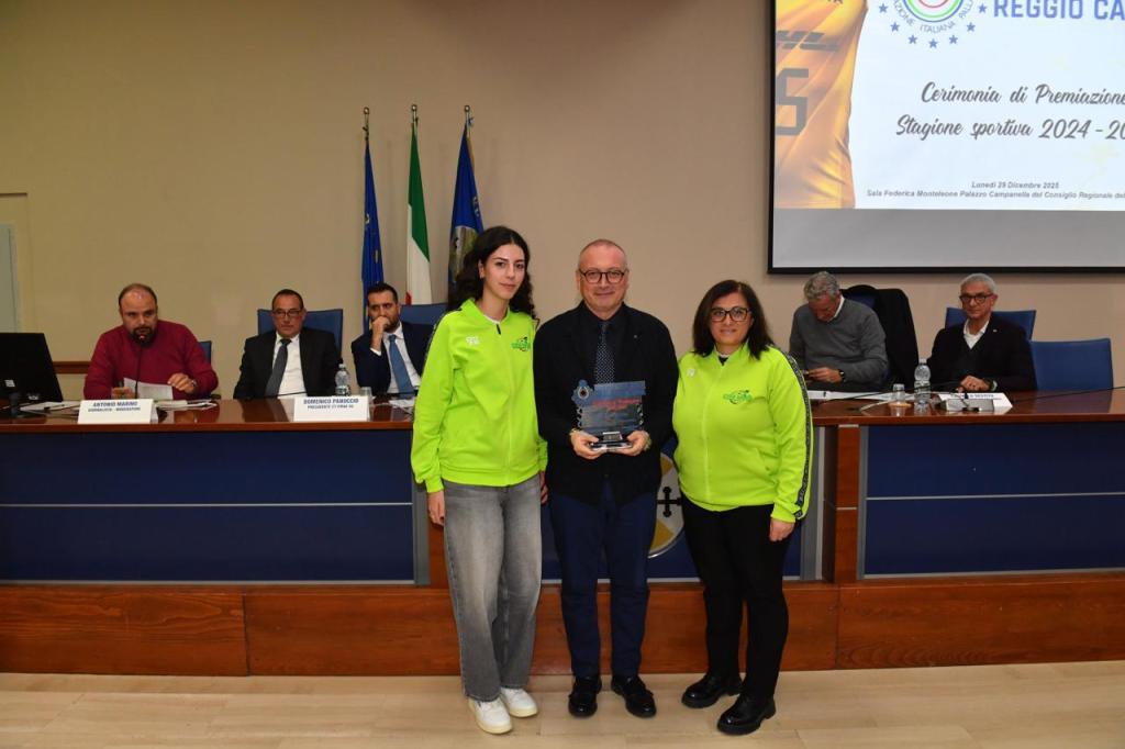 Carmelo Versace alla premiazione delle squadre di pallavolo reggine