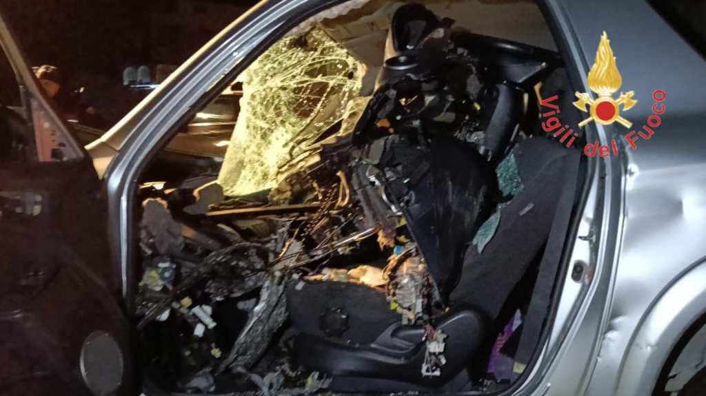 suv perde controllo guardrail vvf ()