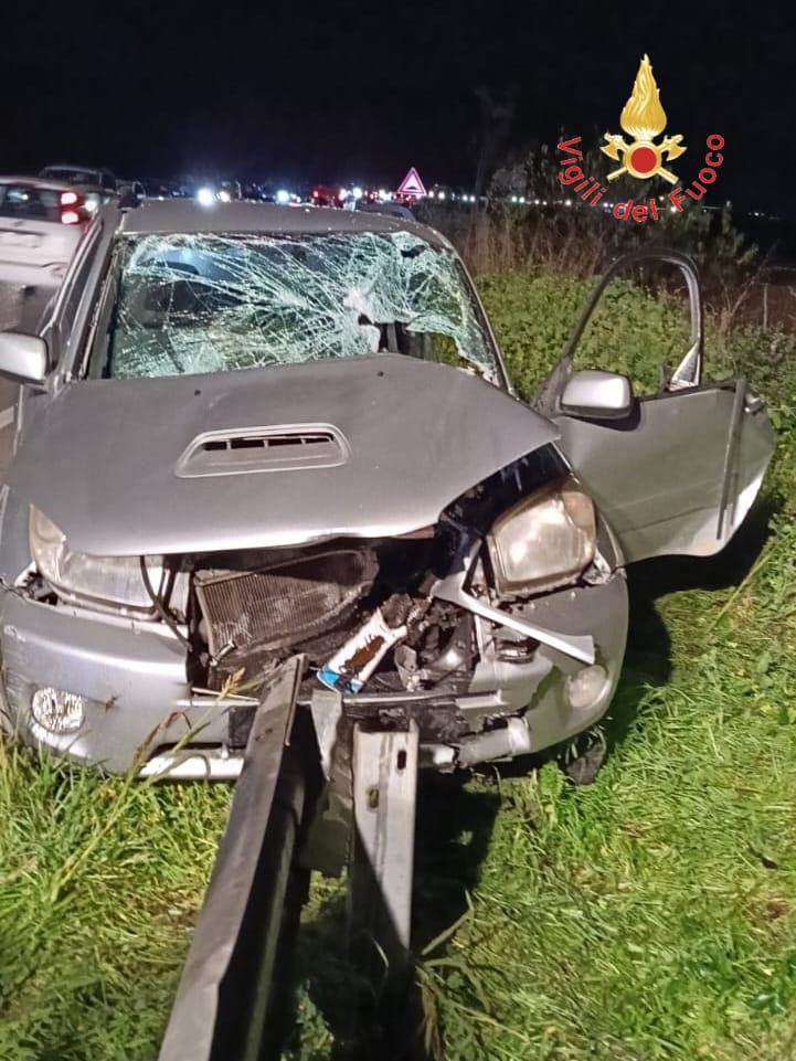 suv perde controllo guardrail vvf ()