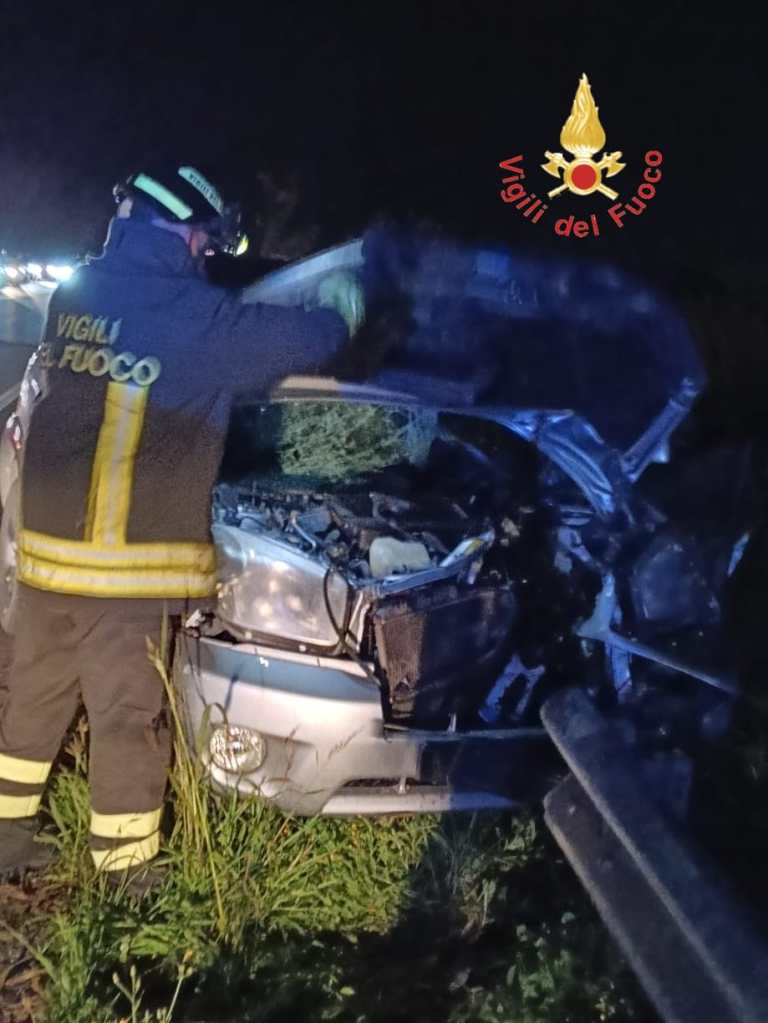 suv perde controllo guardrail vvf ()