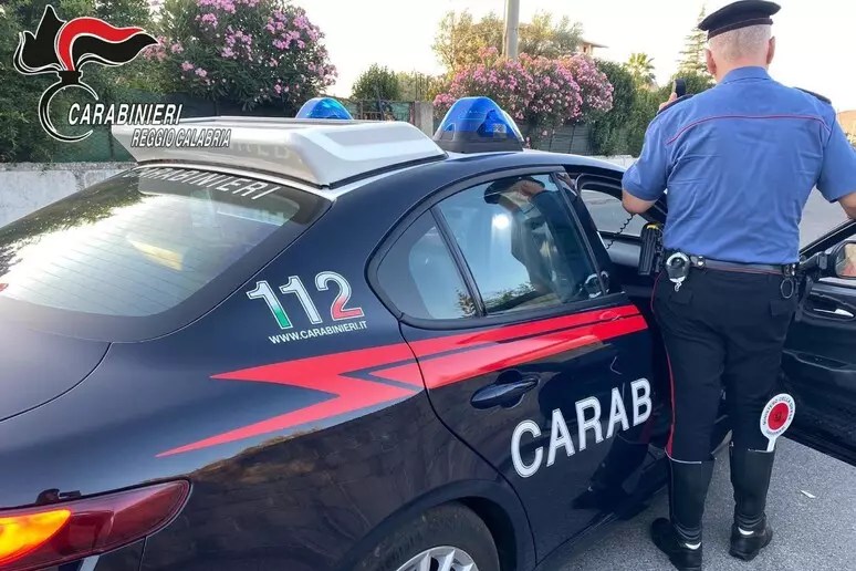 Locri, morto pensionato ferito a colpi di pistola in un agguato