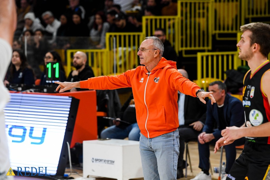 Cadeo coach Viola