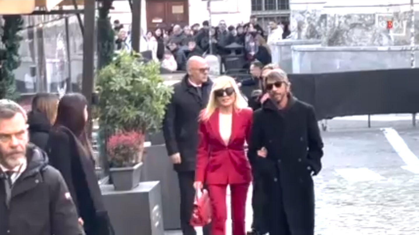 Donatella versace camera ardente valentino