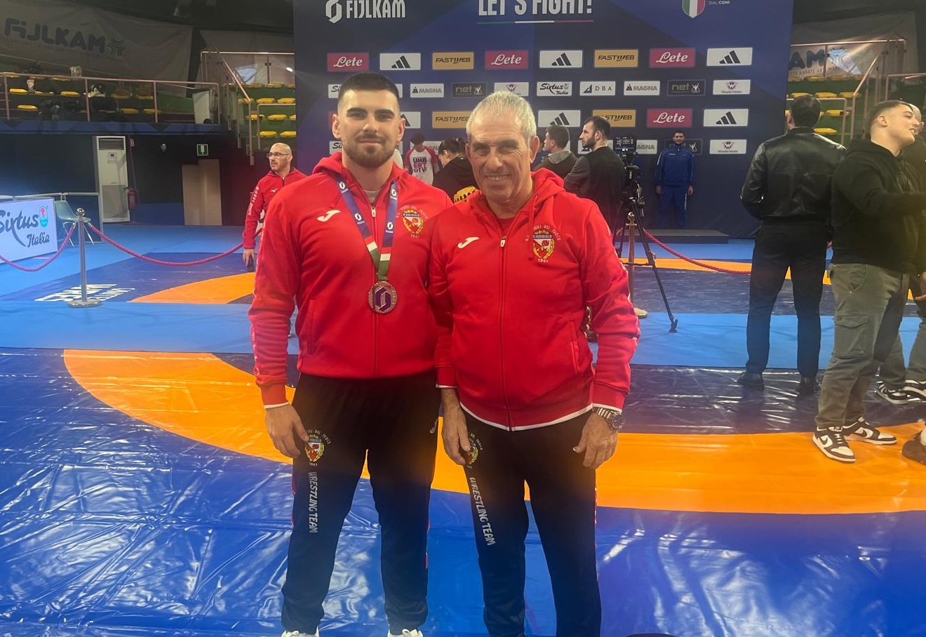 IL Maestro Mimmo Spanò con l'atleta medagliato