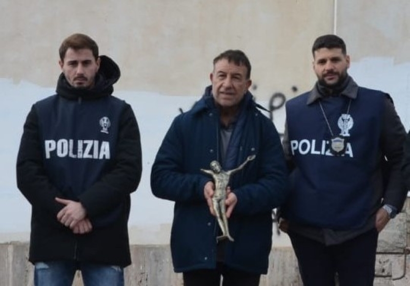 Rinvenimento campana e crocifisso