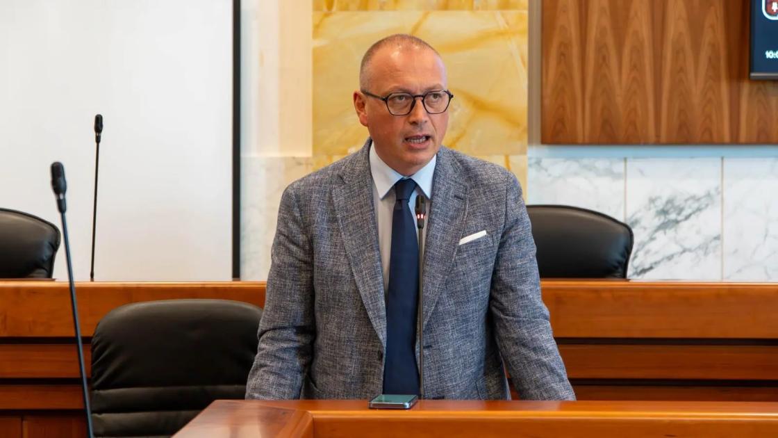 Carmelo Versace batte la ‘fame’ di Falcomatà e rilancia: ‘Il futuro di Reggio è adesso’