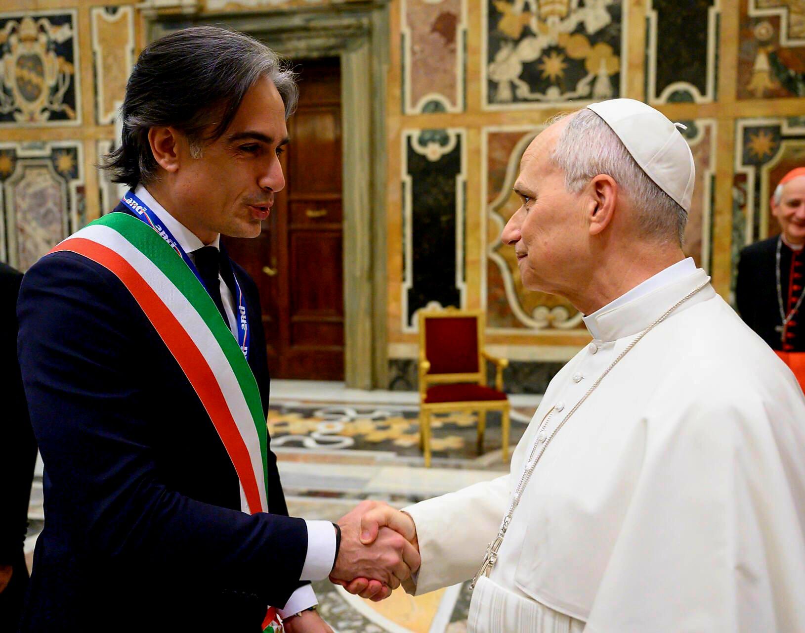 falcomata papa leone xiv