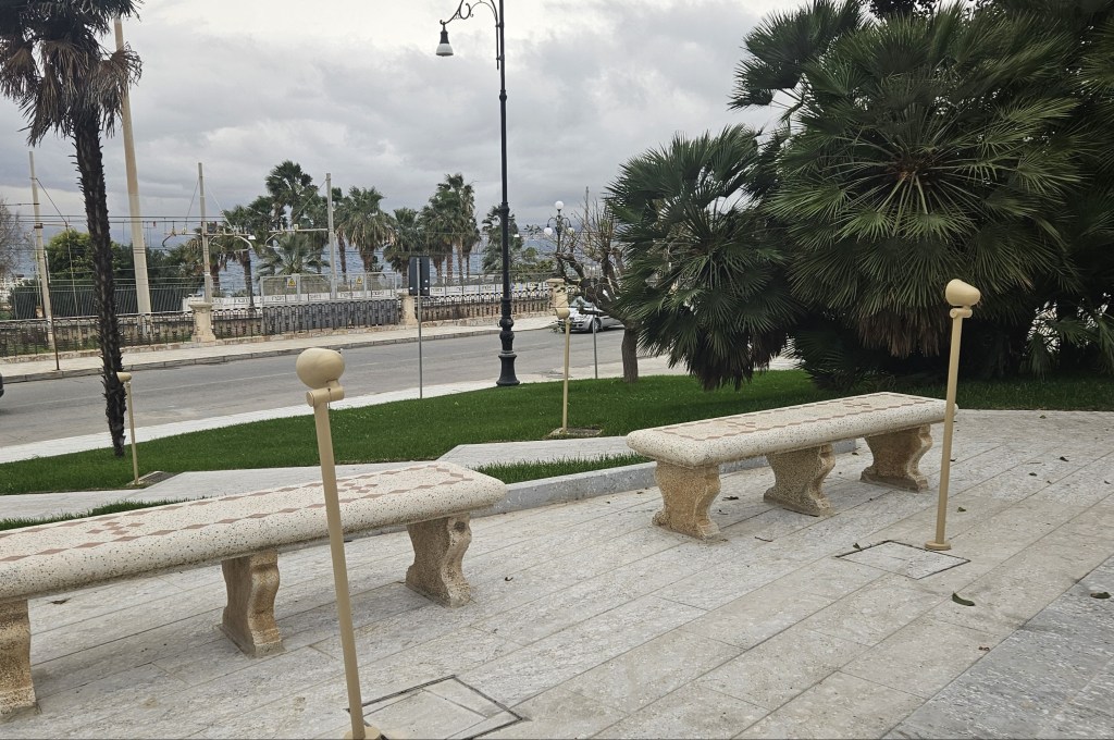 Nuova illuminazione del lungomare di Reggio, Fondazione Mediterranea critica: ‘Non in sintonia con la storia della città’