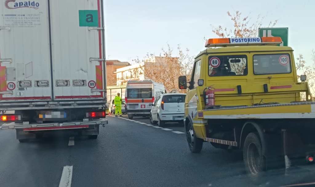 incidente raccordo autostradale