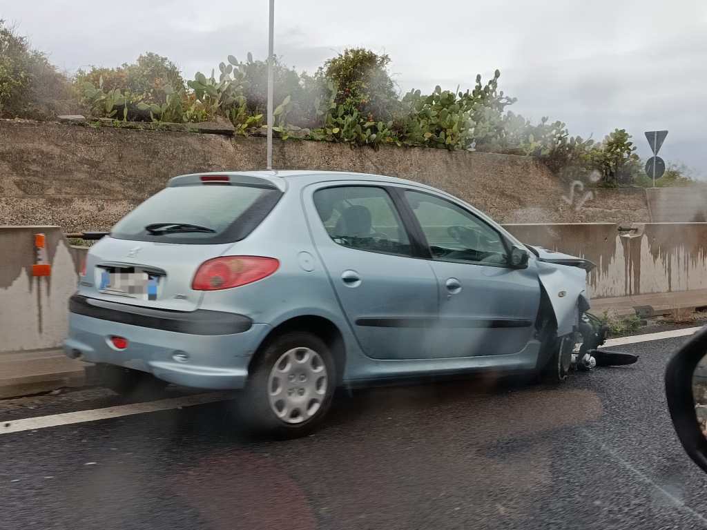 Reggio, doppio incidente: rallentamenti in autostrada – FOTO