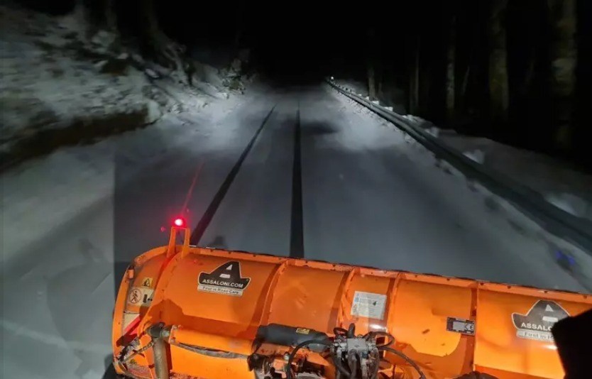 Maltempo, numerosi interventi Anas per rimuovere neve e detriti dalle strade