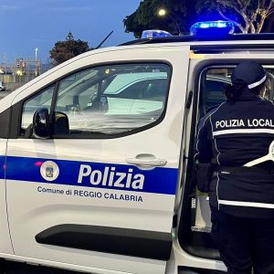 Reggio, controlli della Polizia Locale: quattro denunce e quattro Daspo urbani