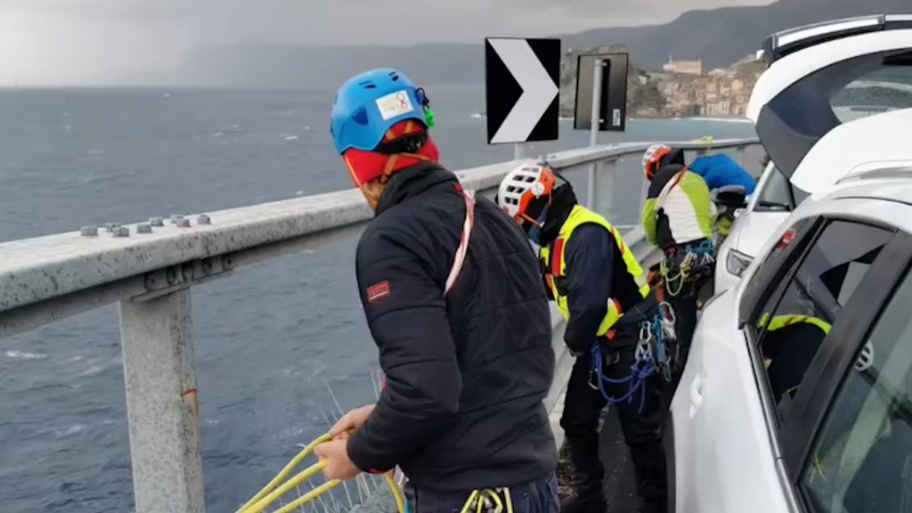 pulizia volontari Scilla ()