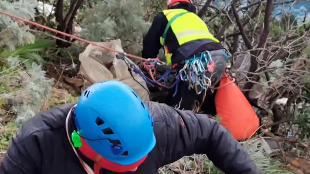 pulizia volontari Scilla ()