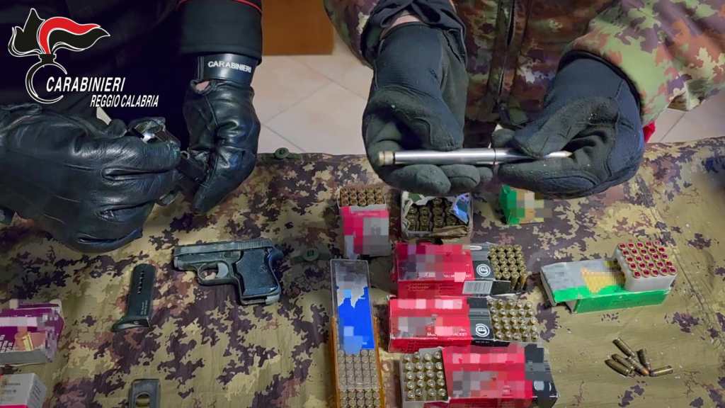 Occultava armi clandestine ed una ‘penna-pistola’: arrestato un insospettabile – VIDEO
