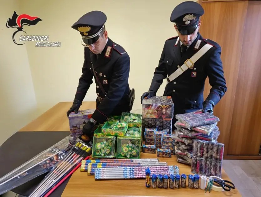 Fuochi d’artificio illegali, maxi sequestri  nel reggino