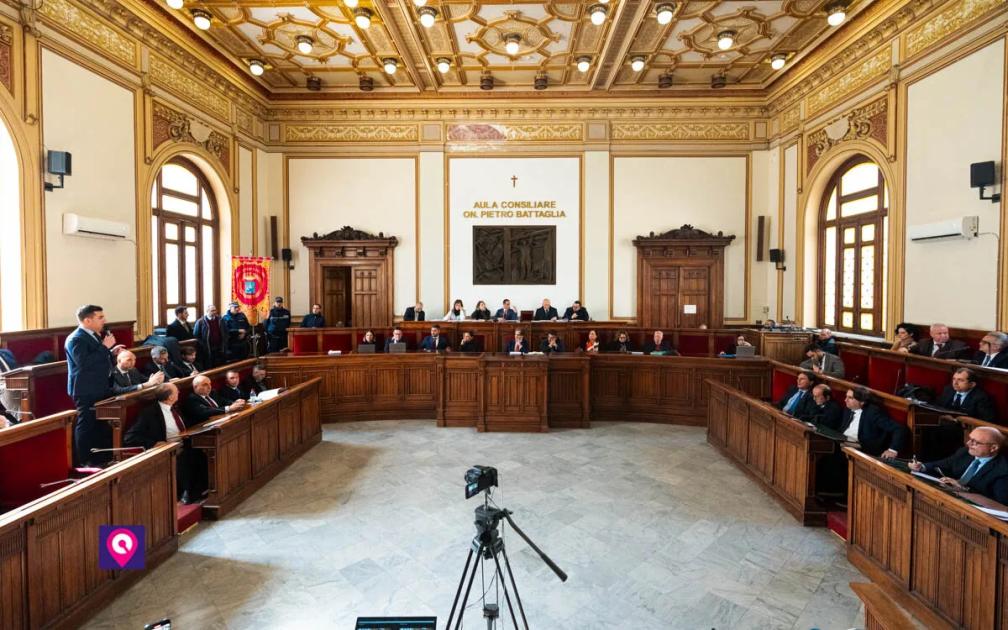 Reggio, la maggioranza comunale: “Kermesse di Cannizzaro segnale di debolezza. E’ stata una carnevalata”