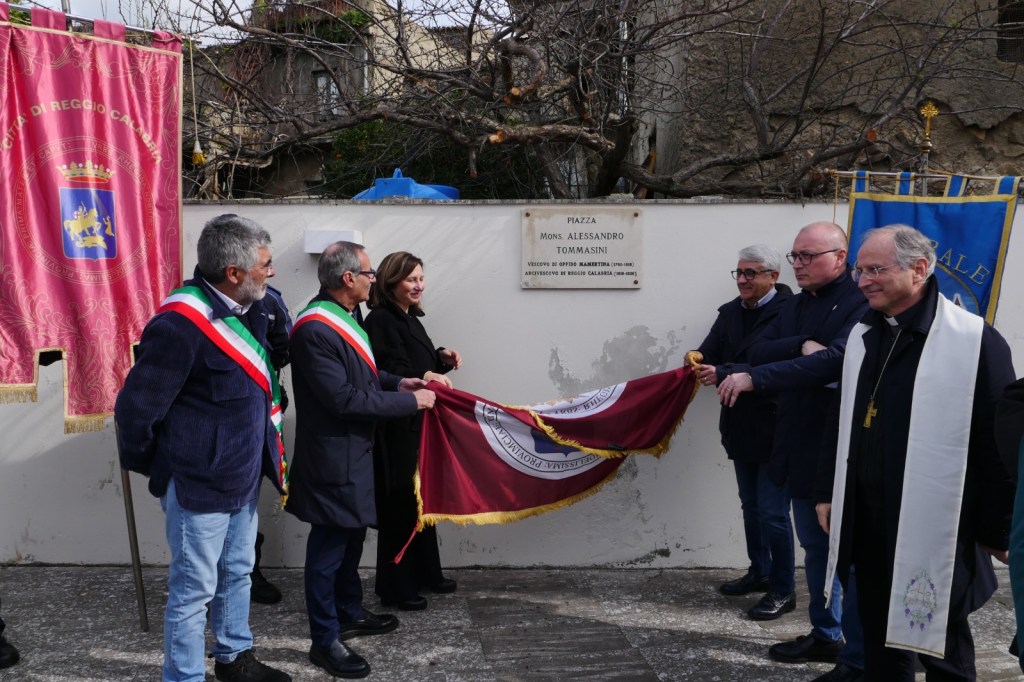 Diminniti, omaggiato Mons. Alessandro Tommasini con l’intitolazione di una piazza