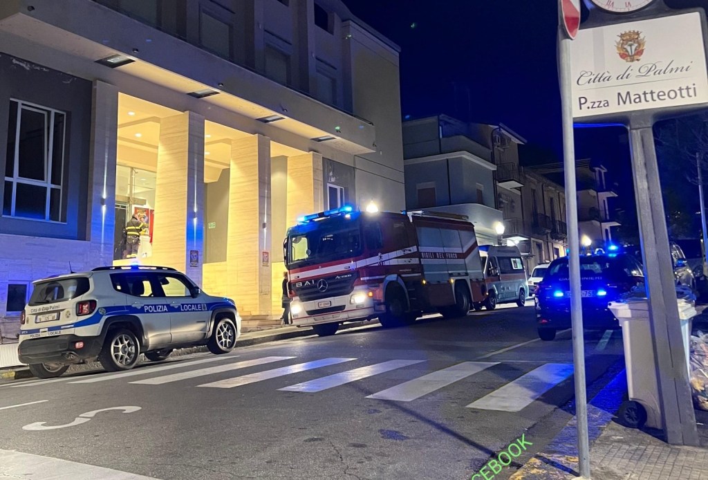 Palmi, crollo al Teatro ‘Manfroce’: feriti tra bambini e famiglie