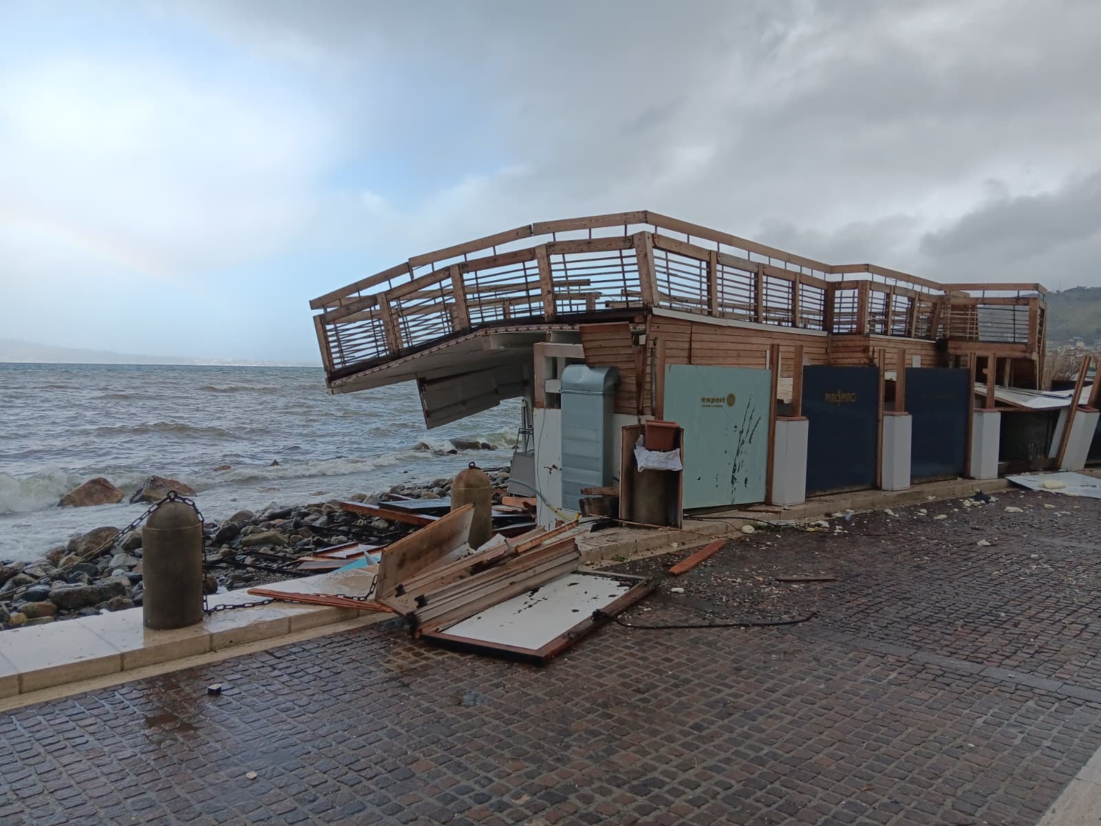 danni maltempo lungomare ()