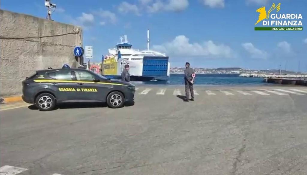 Villa, fermati e arrestati due corrieri della droga con 4kg di cocaina in auto