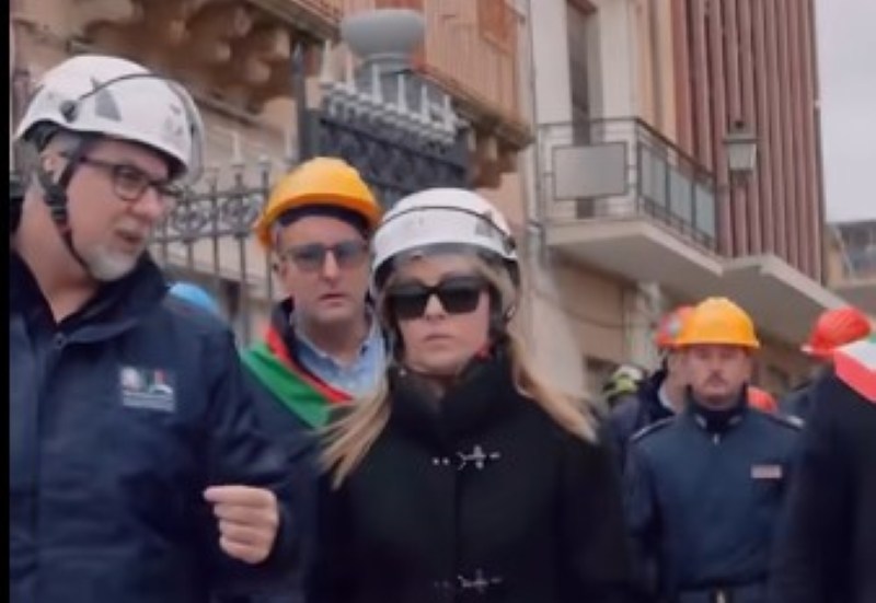 Meloni nelle aree colpite dal ciclone Harry: ‘150 milioni per Niscemi. Ciciliano commissario’