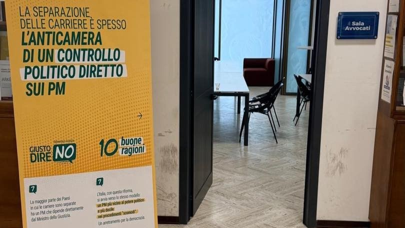 Reggio, roll-up per il NO in tribunale diventano un caso nazionale. Gasparri: ‘Immagini raccapriccianti’