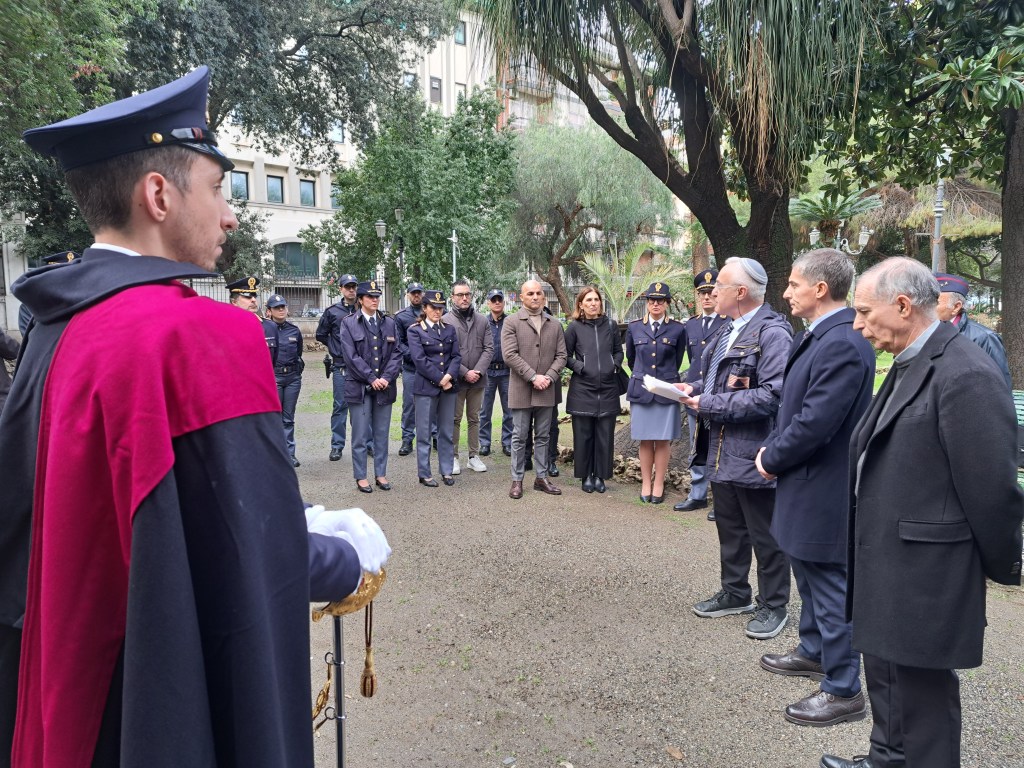 Reggio, alla villa comunale il ricordo l’ex questore Palatucci: ‘Giusto tra le Nazioni’ – FOTO