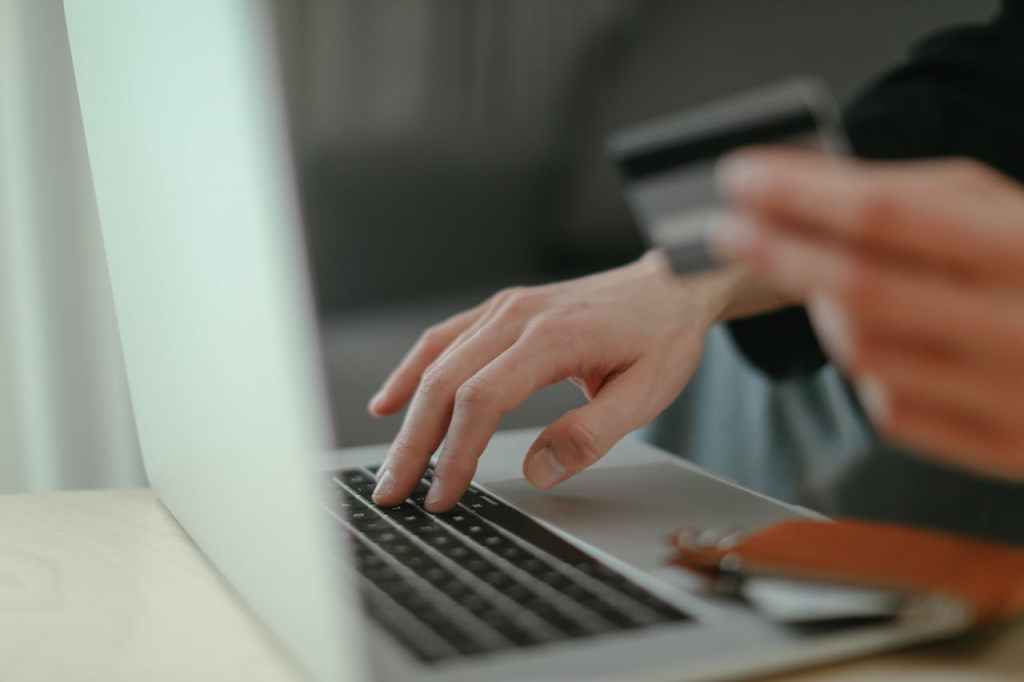Boom delle polizze online: perché sempre più italiani scelgono il digitale