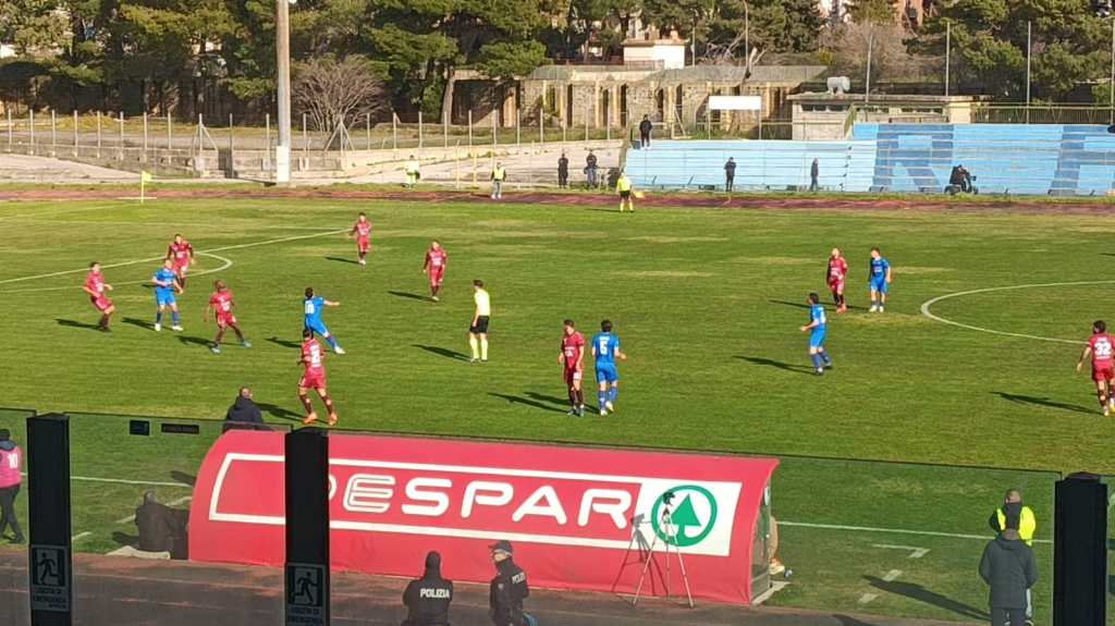 Reggina, sofferenza e tre punti: un eurogol di D. Girasole regala la vittoria al 90esimo