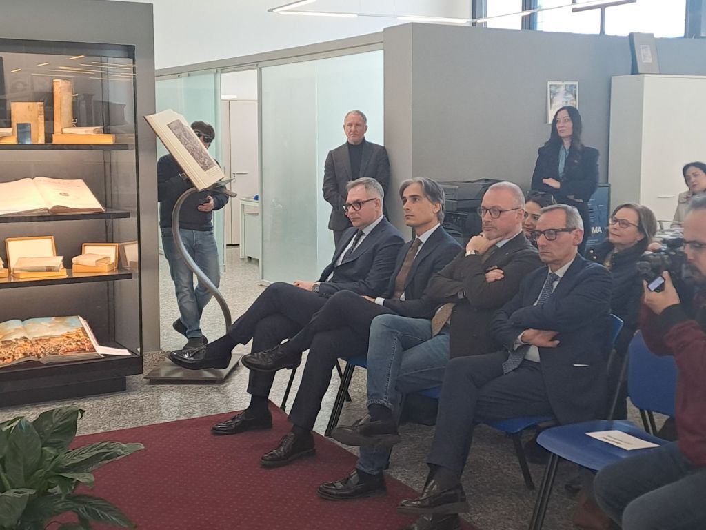 Christus Vincit IV ()