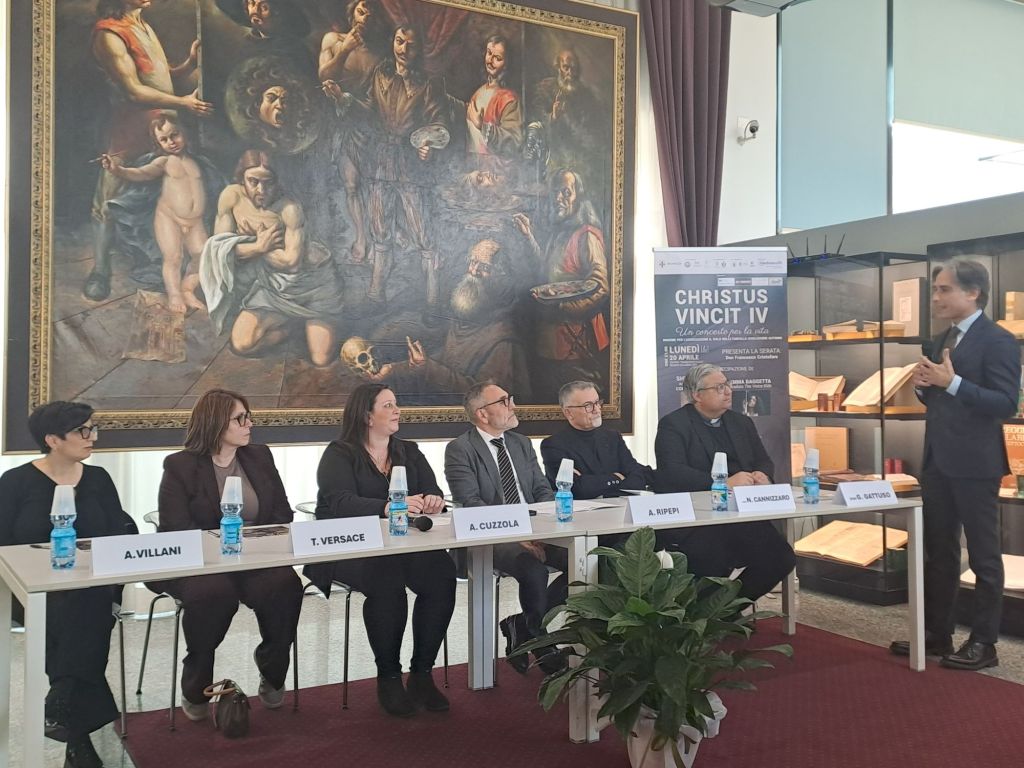 Christus Vincit IV ()