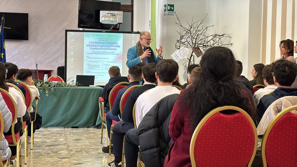 Costituzione in classe Carducci Da Feltre ()