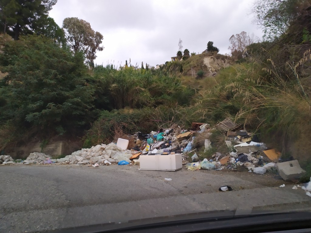 Discarica tra sala e Riparo