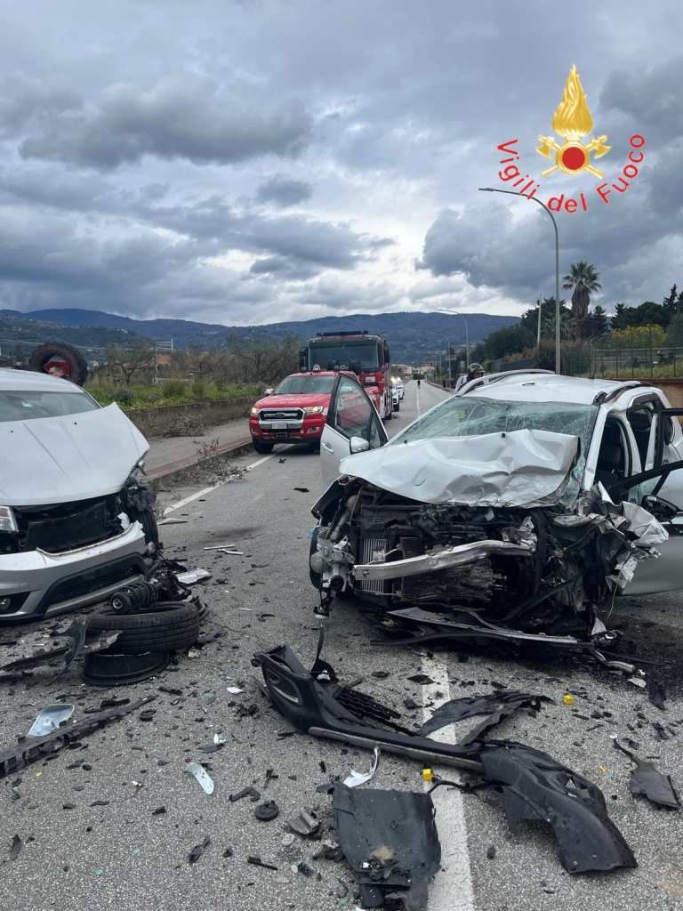 Incidente stradale lamezia terme intera