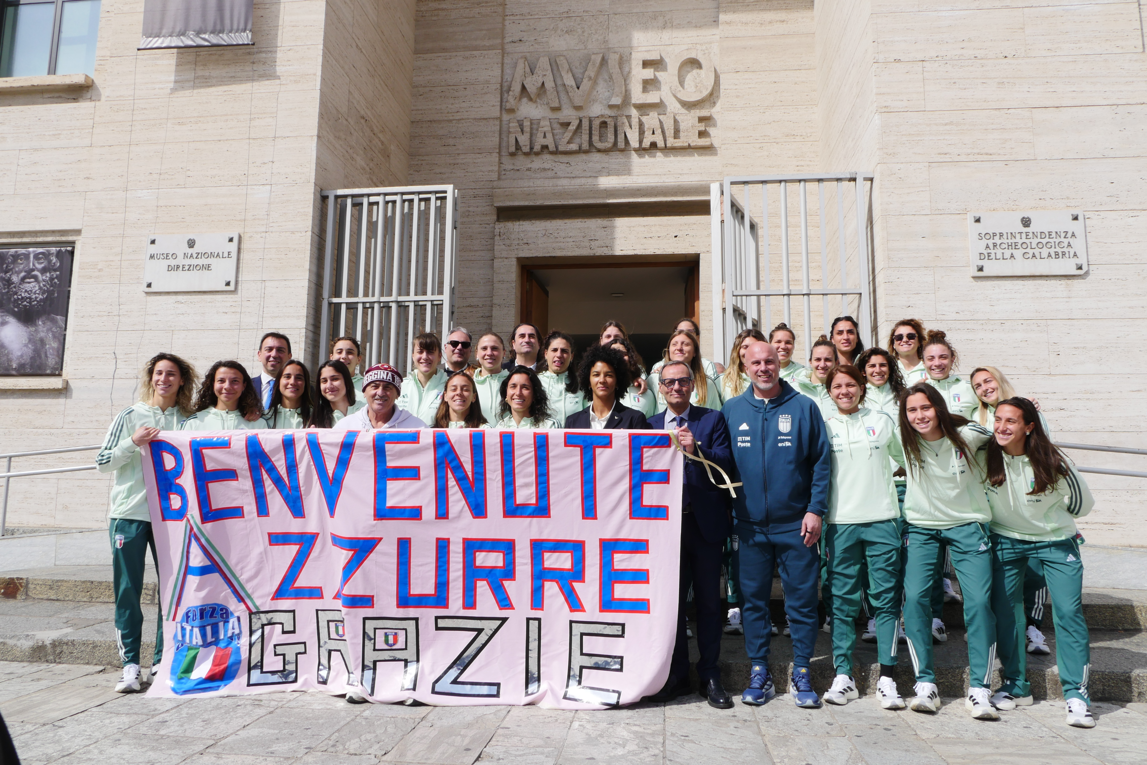 Nazionale italiana di calcio femminile in visita al Museo Nazionale ()
