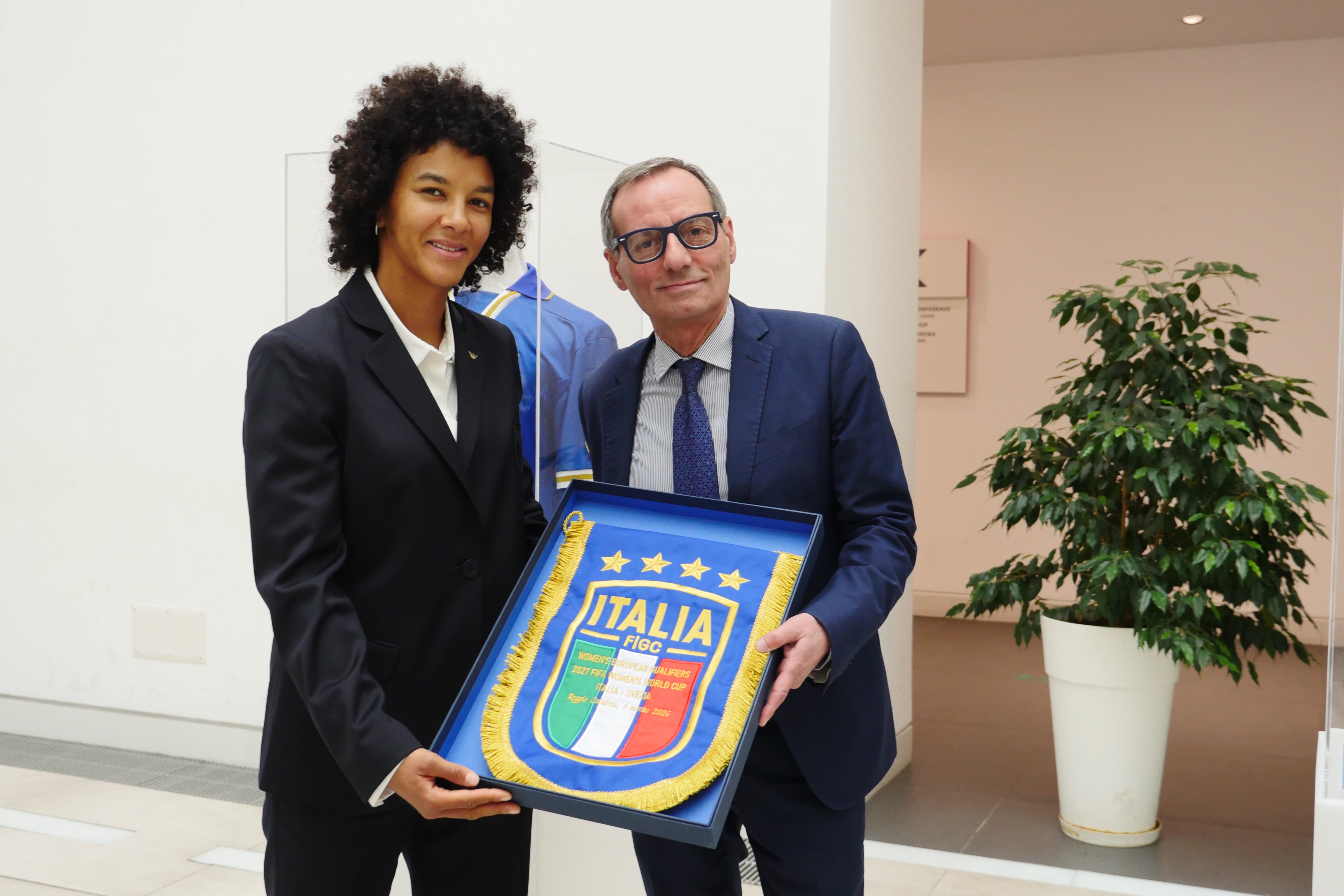 Nazionale italiana di calcio femminile in visita al Museo Nazionale ()