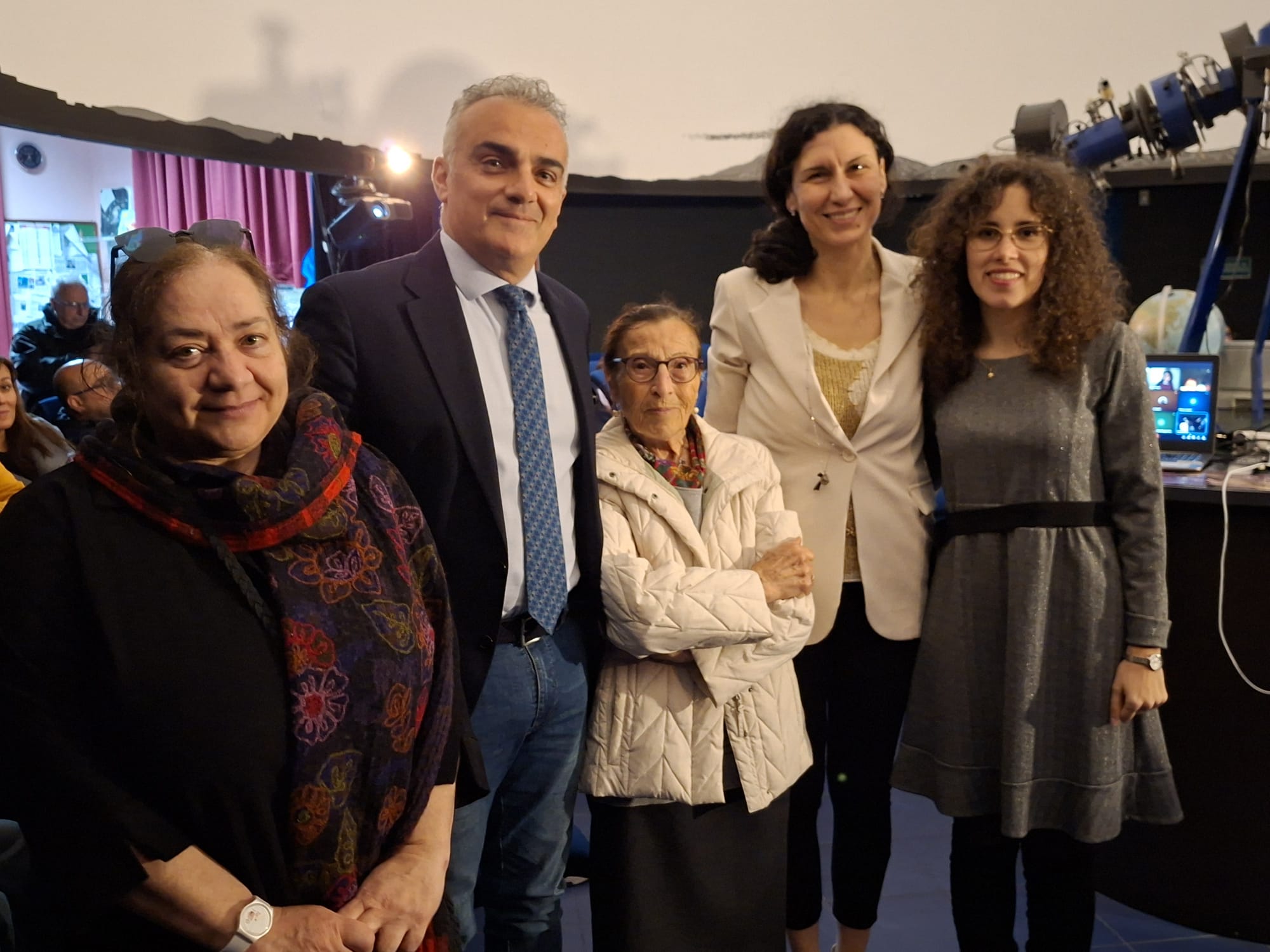 donne che guardano lontano Planetario